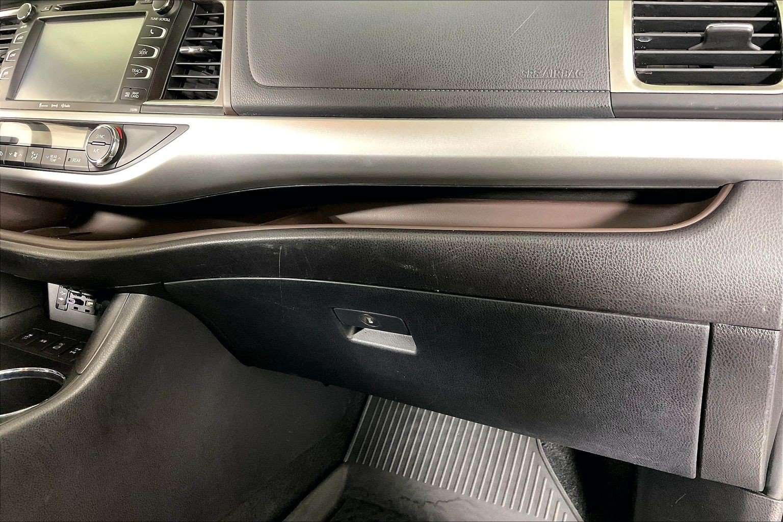 Used 2019 Toyota Highlander XLE AWD/4WD image 15