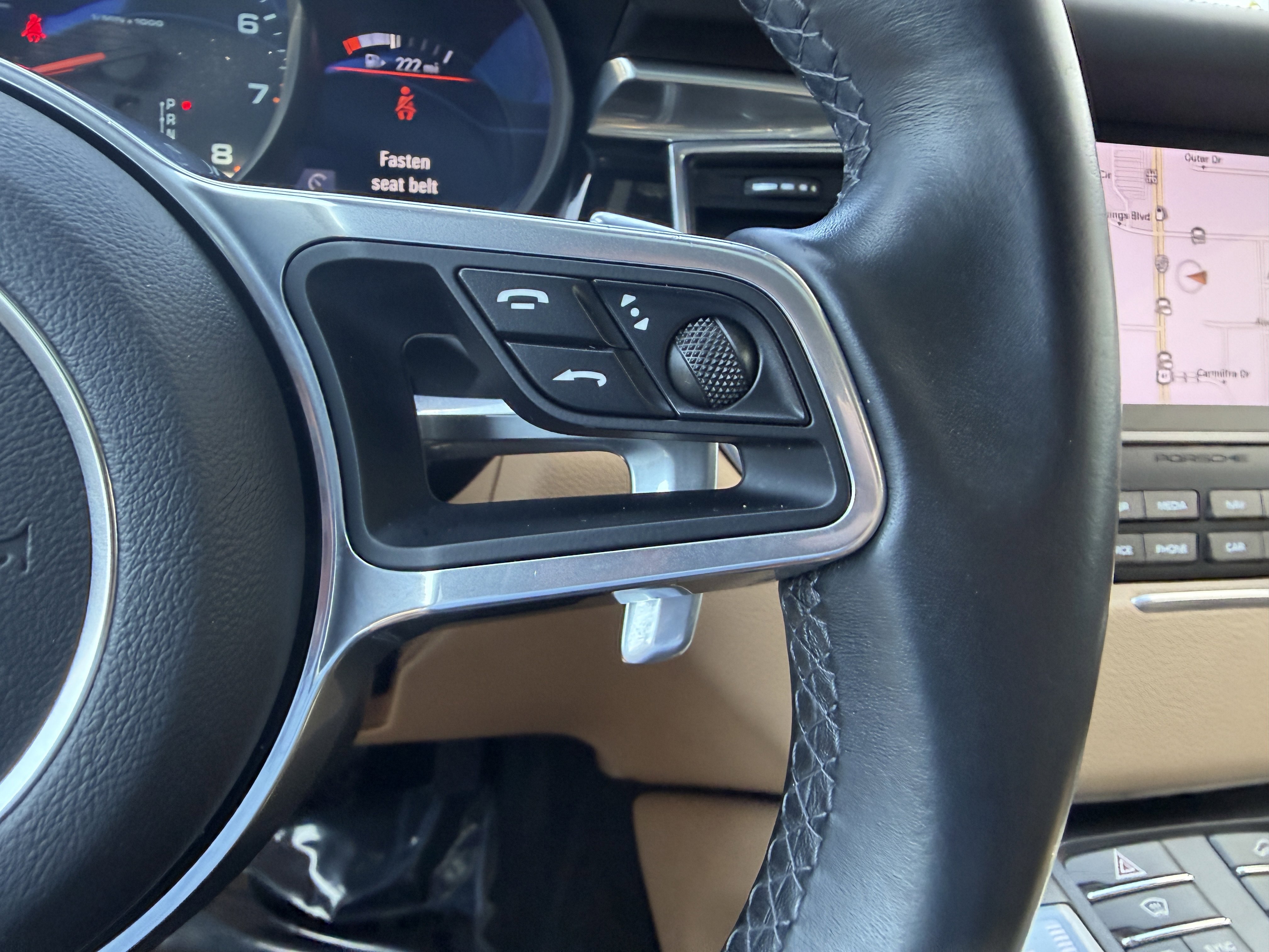 Certified 2017 Porsche Macan AWD/4WD image 32