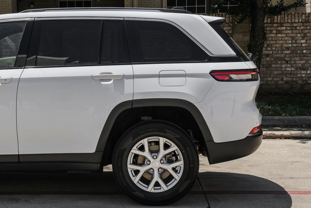 Used 2023 Jeep Grand Cherokee Limited RWD image 23