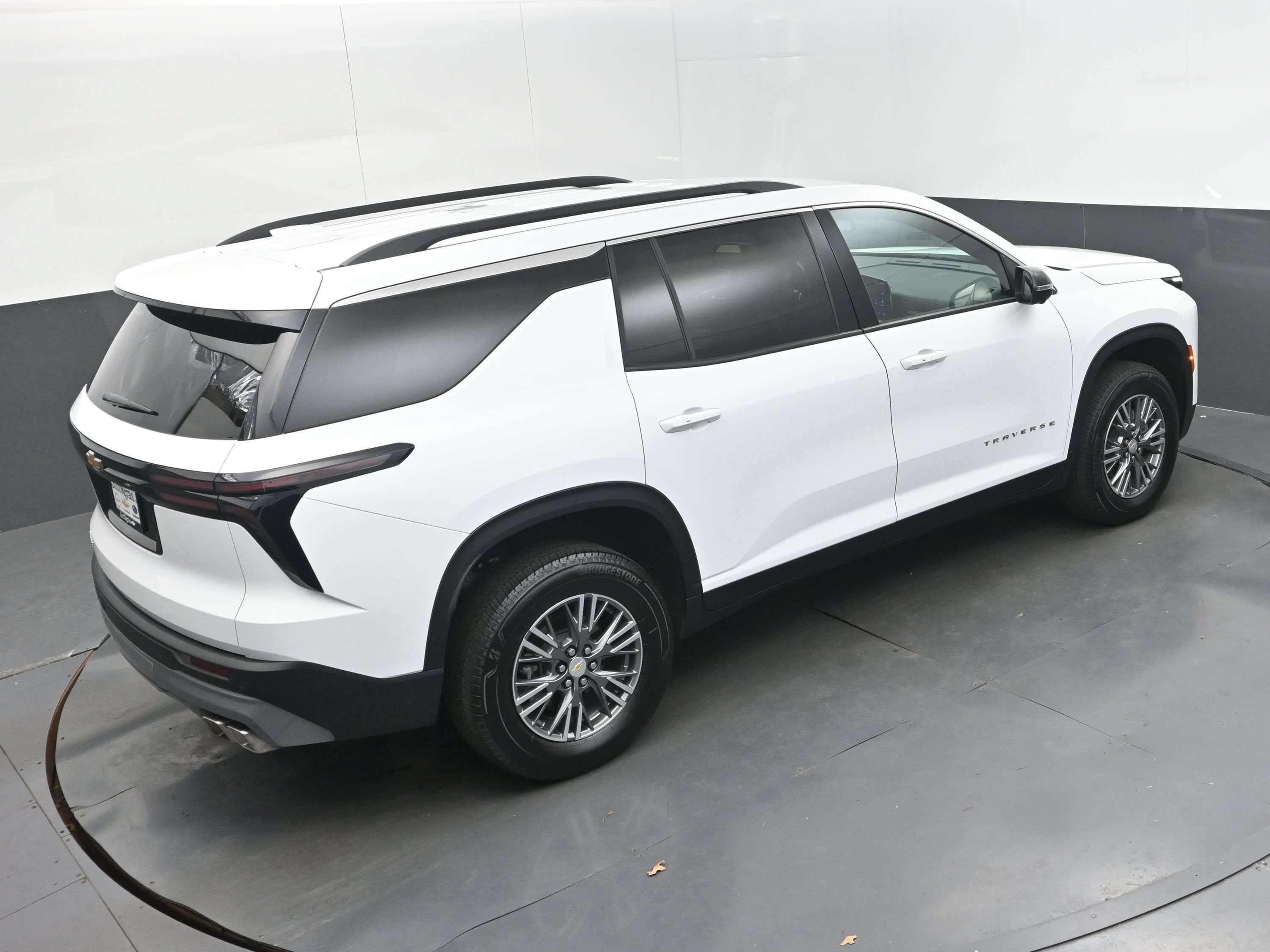 Used 2026 Chevrolet Traverse LT w/ Driver Confidence Package FWD image 37