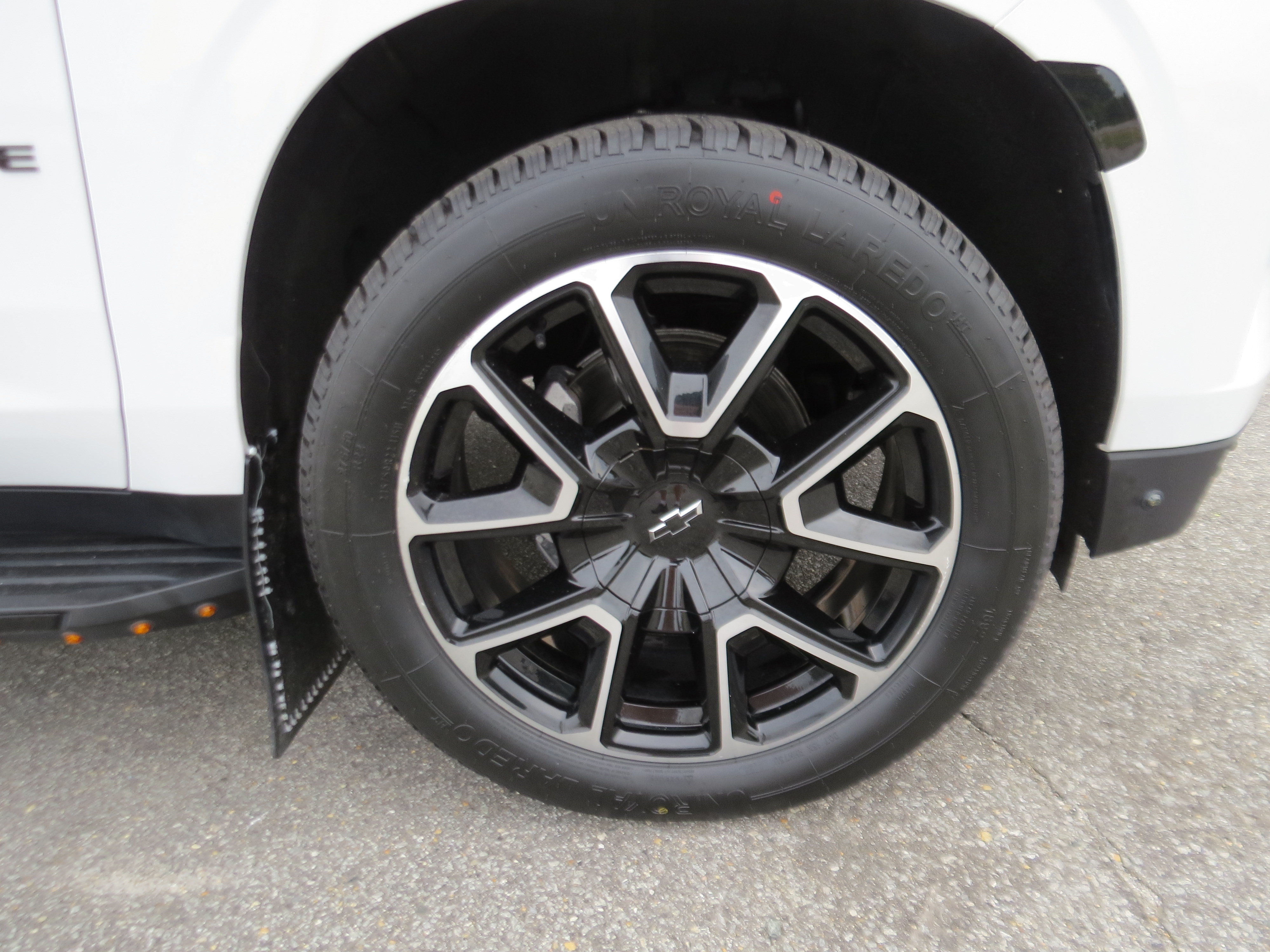 Used 2023 Chevrolet Tahoe RST AWD/4WD image 16