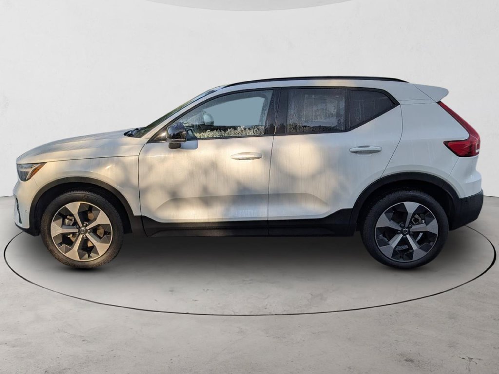 Certified 2026 Volvo XC40 B5 Plus AWD/4WD image 8