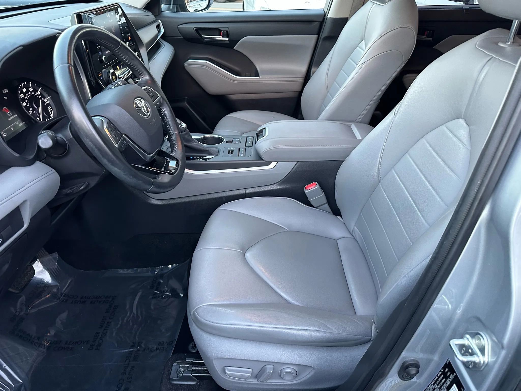 Used 2020 Toyota Highlander XLE image 22