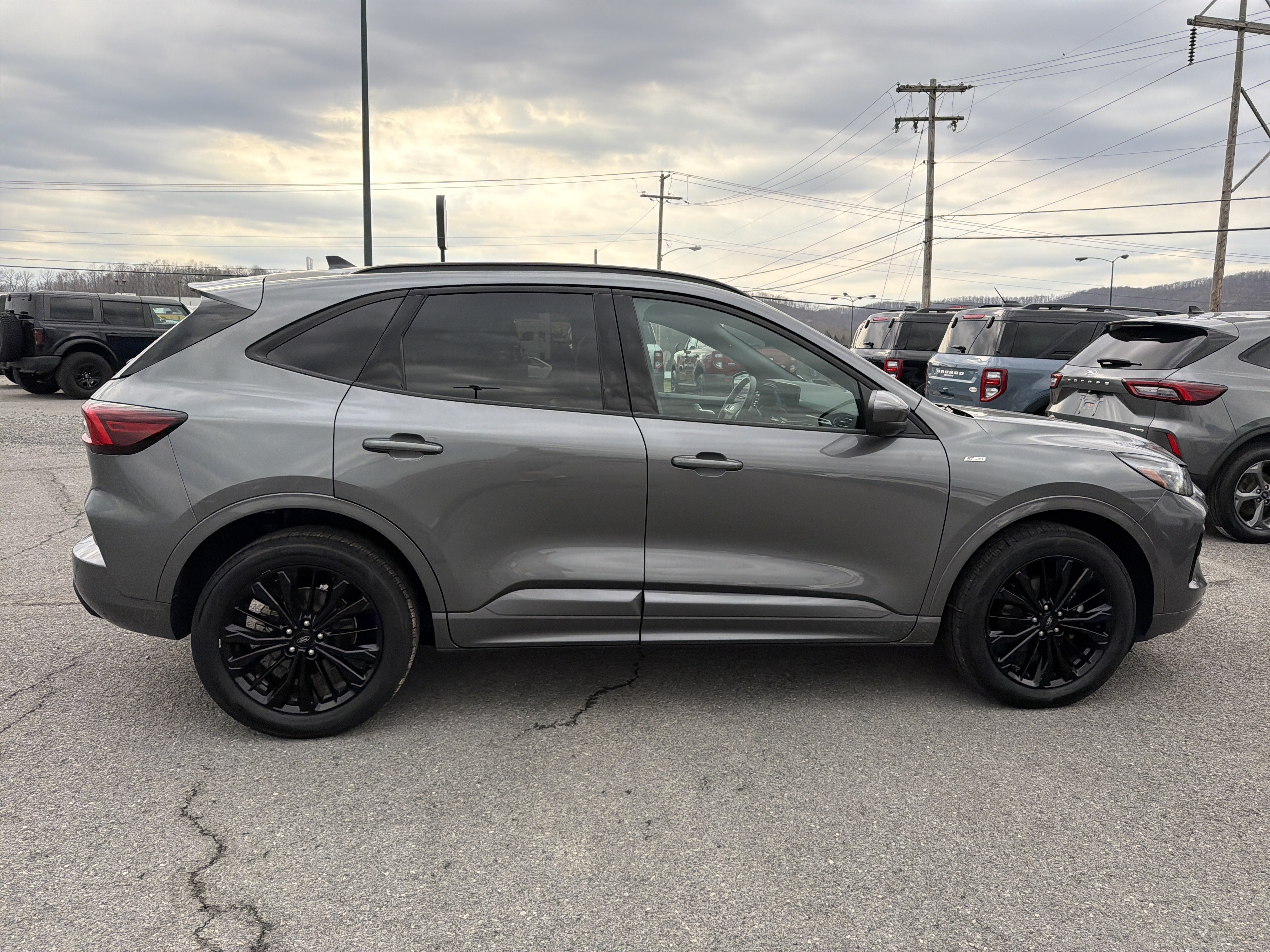 Used 2023 Ford Escape ST-Line Elite AWD/4WD image 5