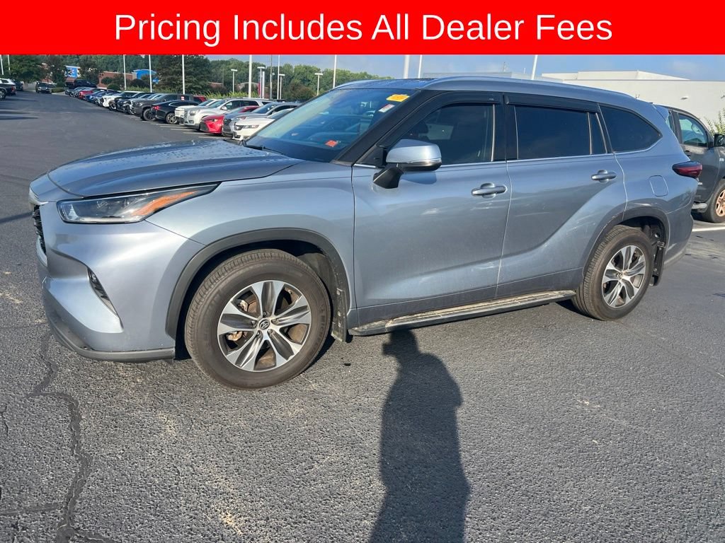 Used 2021 Toyota Highlander XLE AWD/4WD image 6