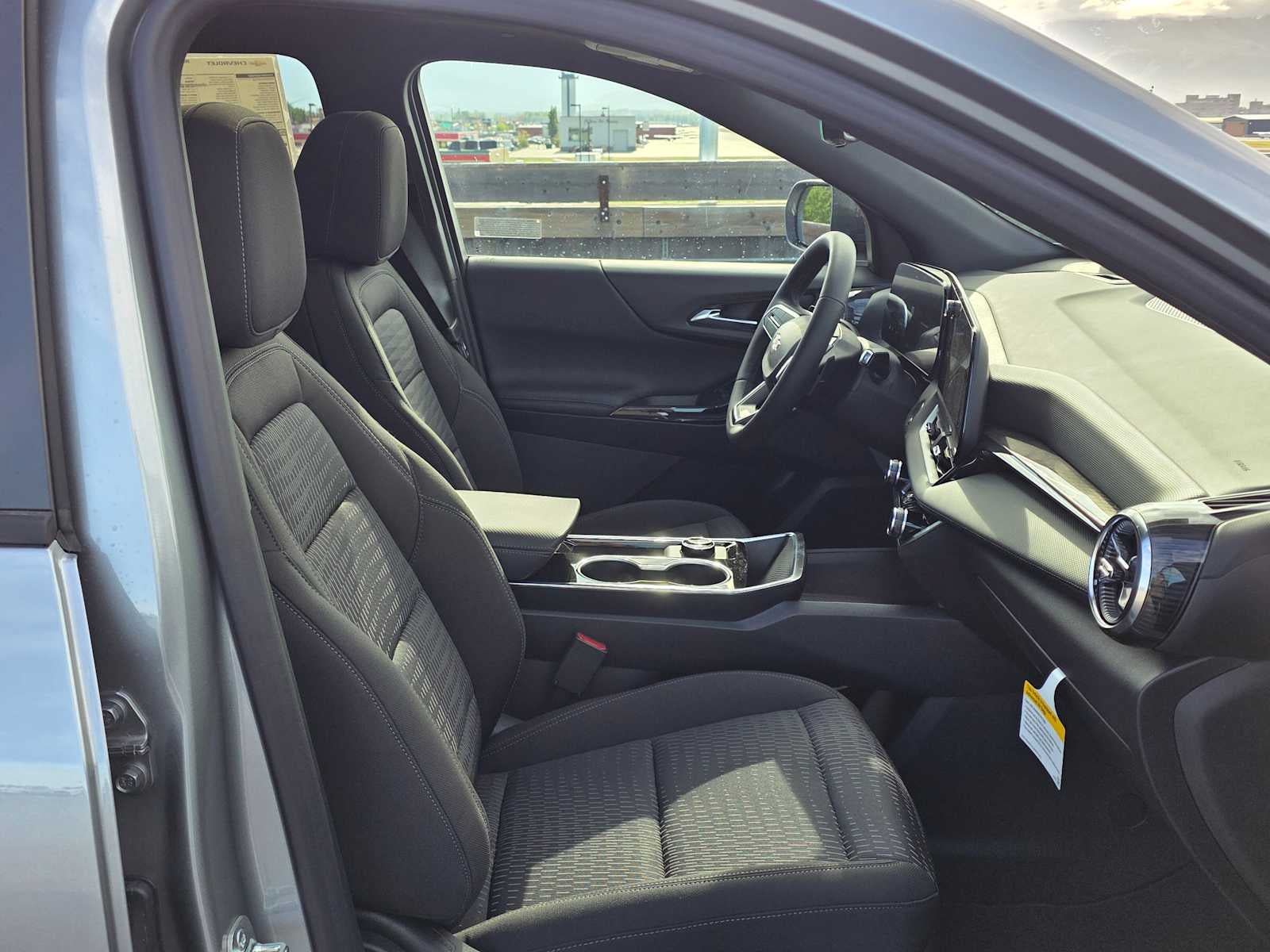 New 2026 Chevrolet Equinox LT w/ Safety and Technology Package AWD/4WD image 11