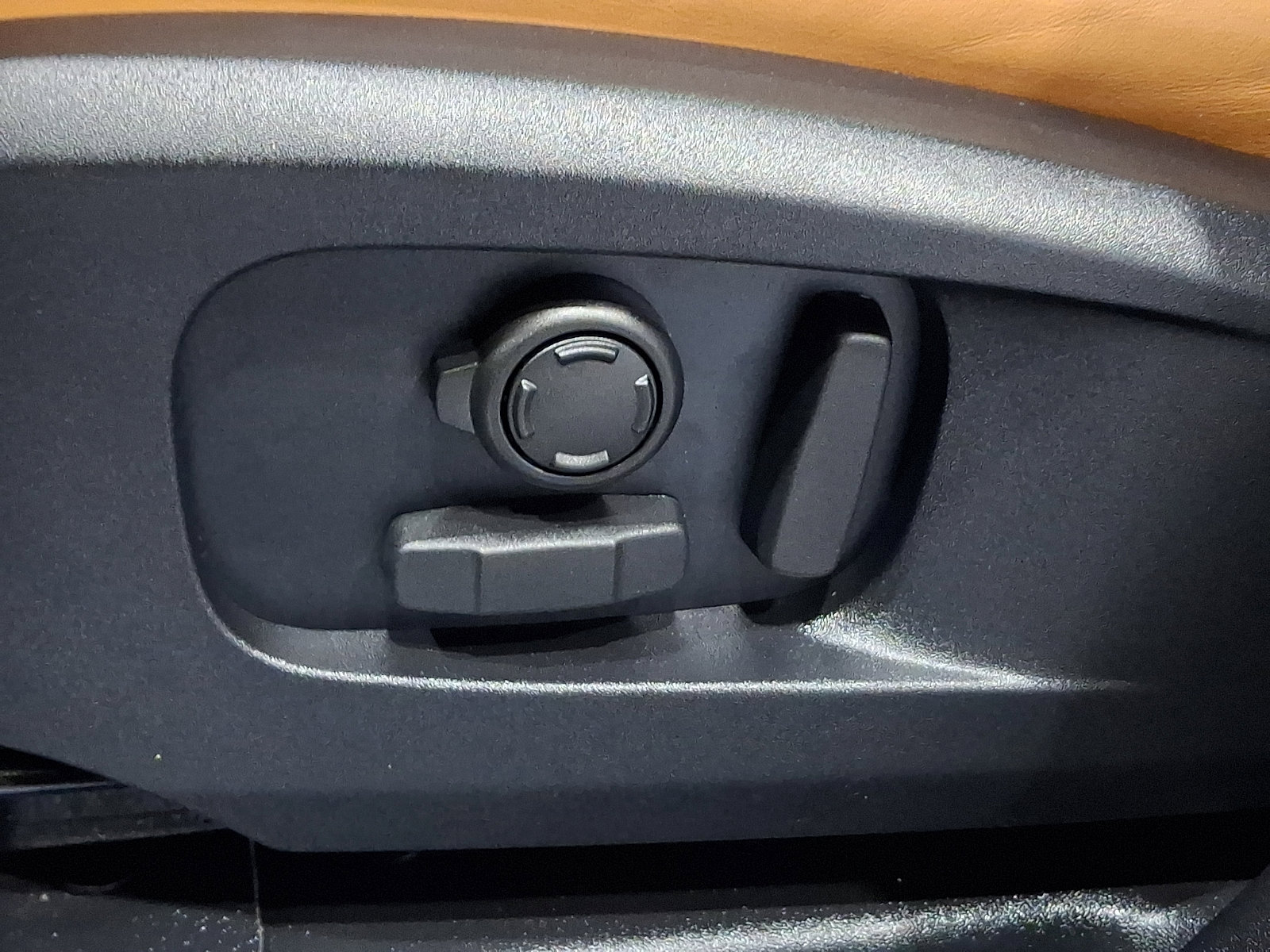 Certified 2024 Land Rover Defender 110 S image 27