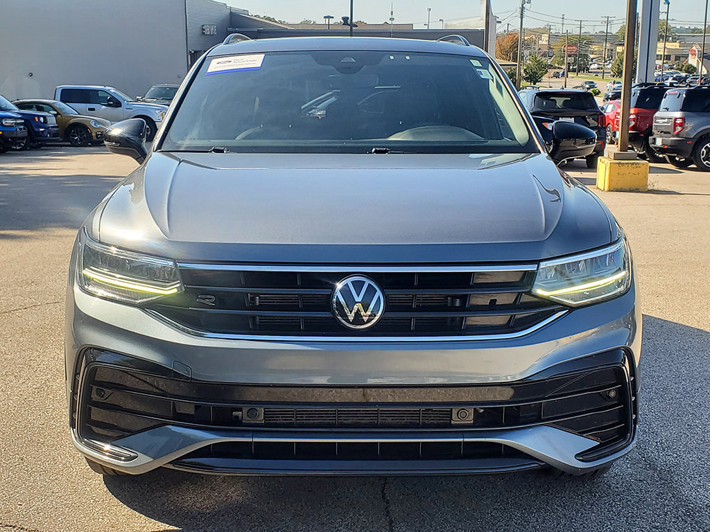 Used 2022 Volkswagen Tiguan SE R-Line AWD/4WD image 2