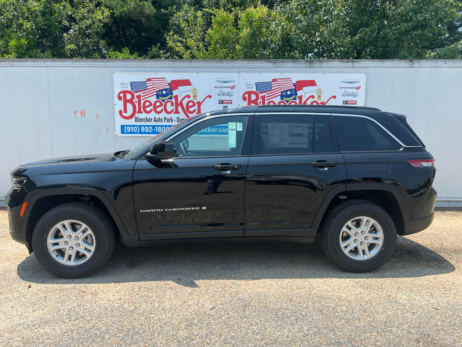 New 2025 Jeep Grand Cherokee Laredo w/ Luxury Tech Group I image 7