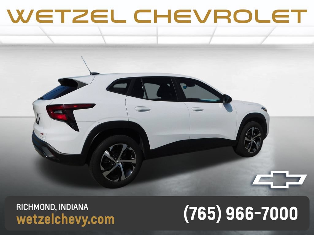 Used 2024 Chevrolet Trax RS FWD image 3