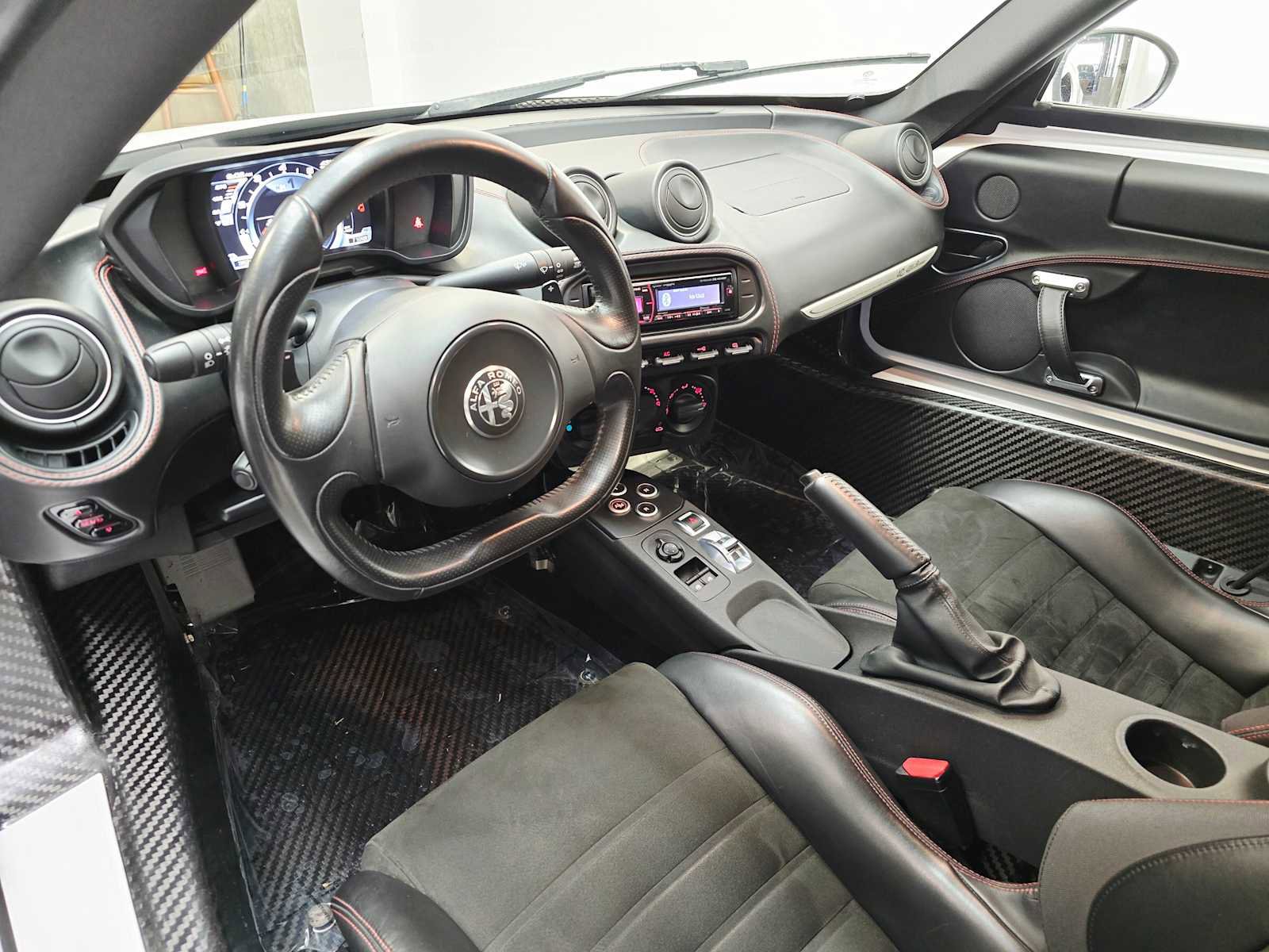 Used 2018 Alfa Romeo 4C Coupe w/ Convenience Group - Coupe image 2