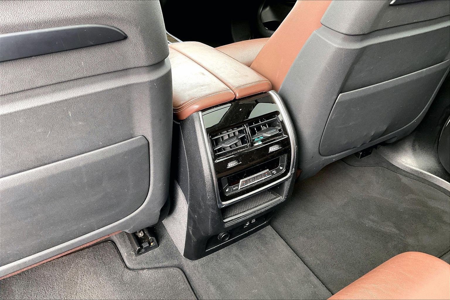 Used 2019 BMW X7 xDrive50i w/ Premium Package image 10