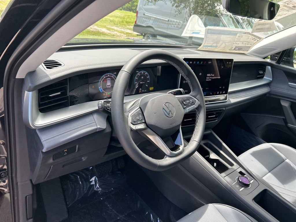 New 2025 Volkswagen Tiguan SE image 17