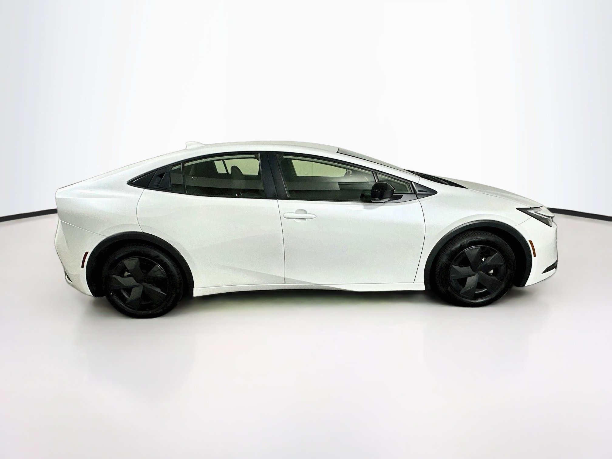 Used 2025 Toyota Prius LE FWD image 10