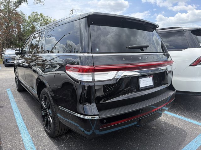 Certified 2024 Lincoln Navigator L Reserve AWD/4WD image 3