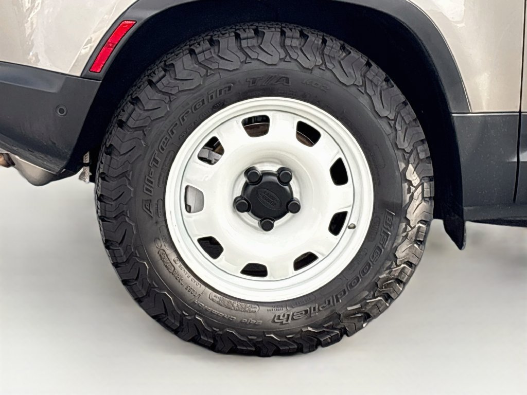 Used 2023 Land Rover Defender 90 S AWD/4WD image 30