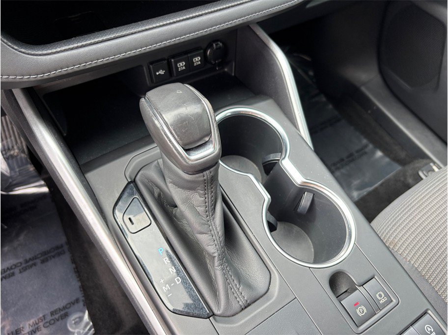 Used 2020 Toyota Highlander LE FWD image 30