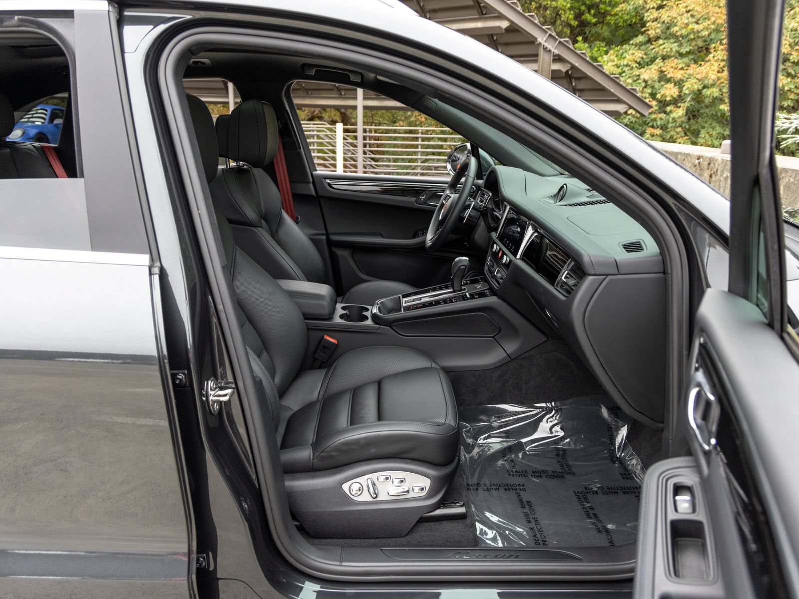 Certified 2022 Porsche Macan AWD/4WD image 57