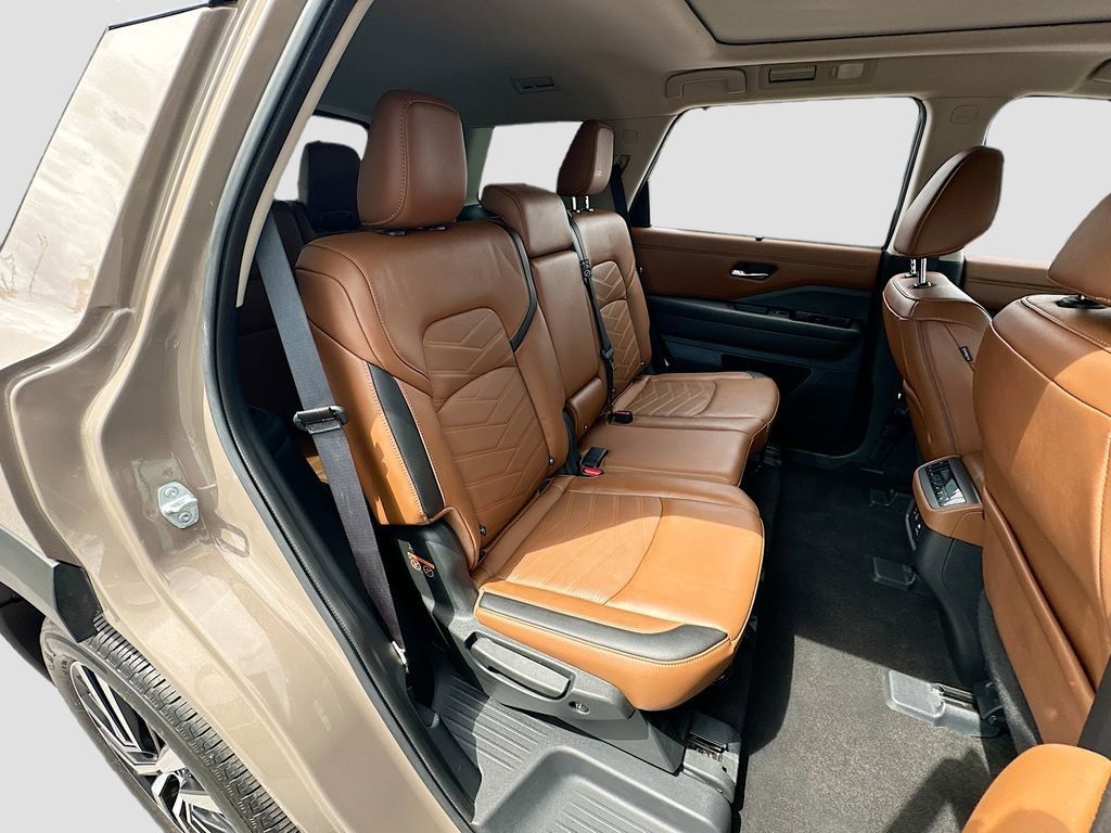 Used 2024 Nissan Pathfinder Platinum w/ Cargo Package AWD/4WD image 30