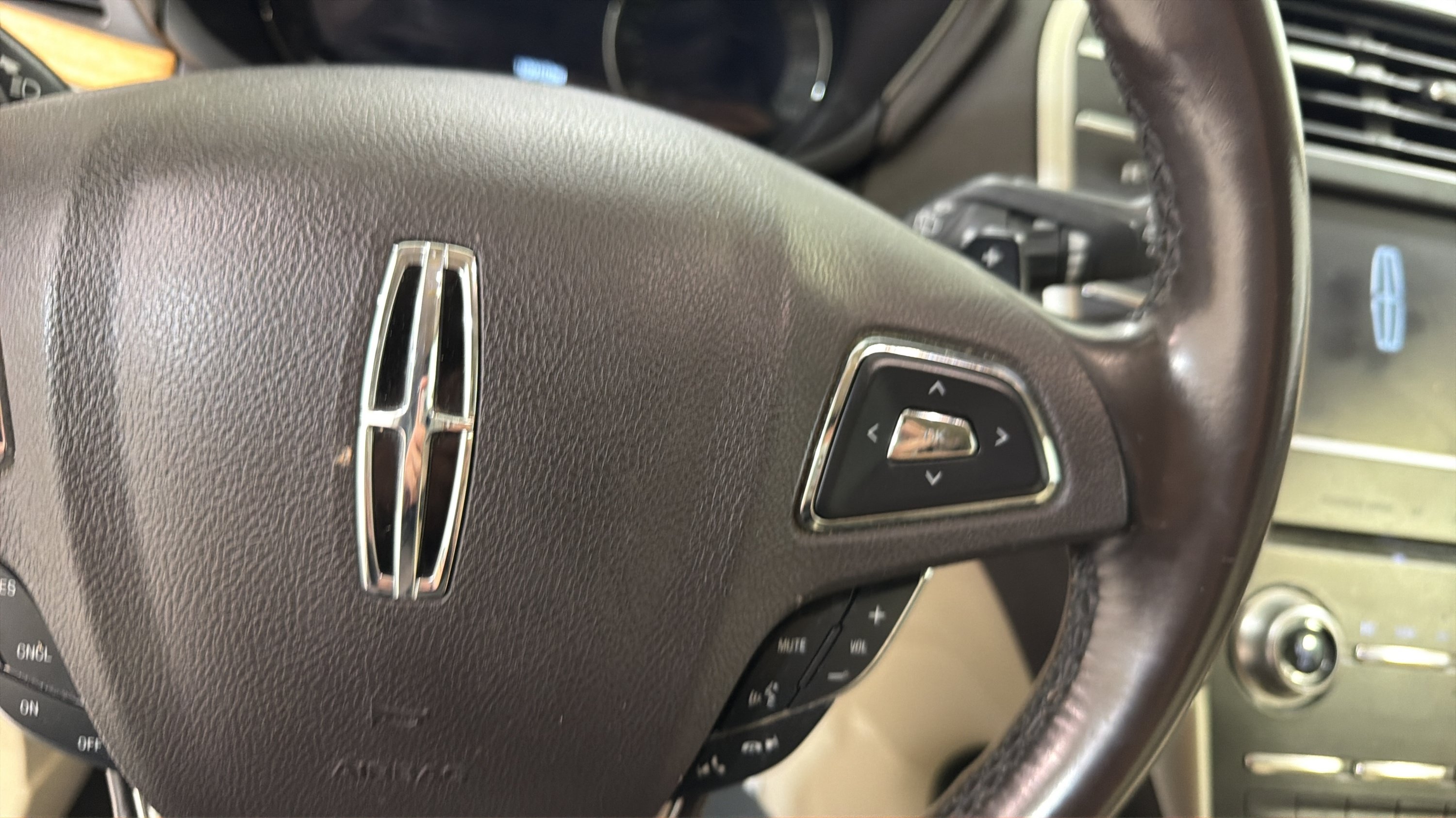 Used 2015 Lincoln MKC FWD w/ Equipment Group 101A Select image 14
