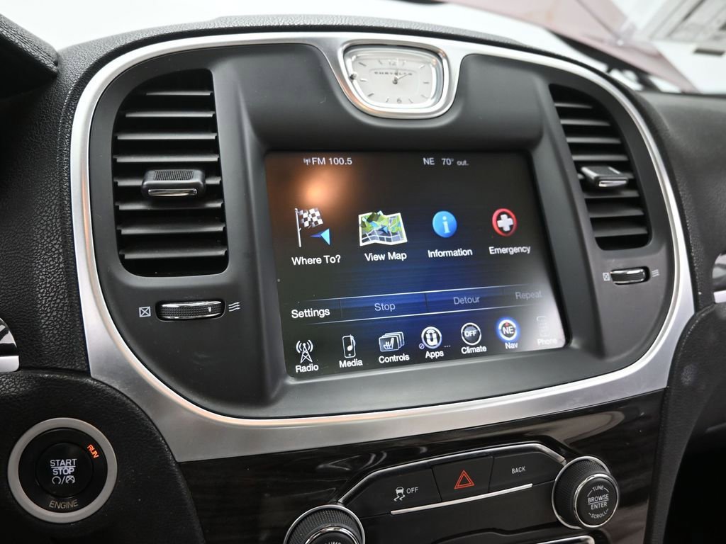 Used 2016 Chrysler 300 Limited image 34