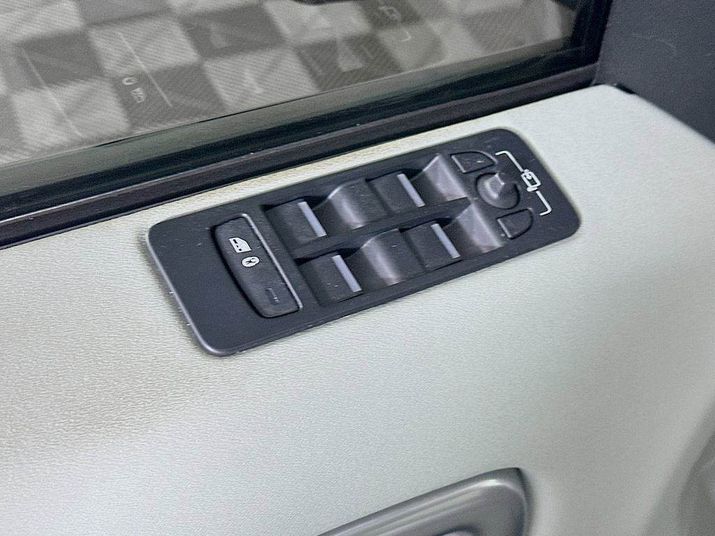 Used 2018 Land Rover Discovery Sport SE image 24