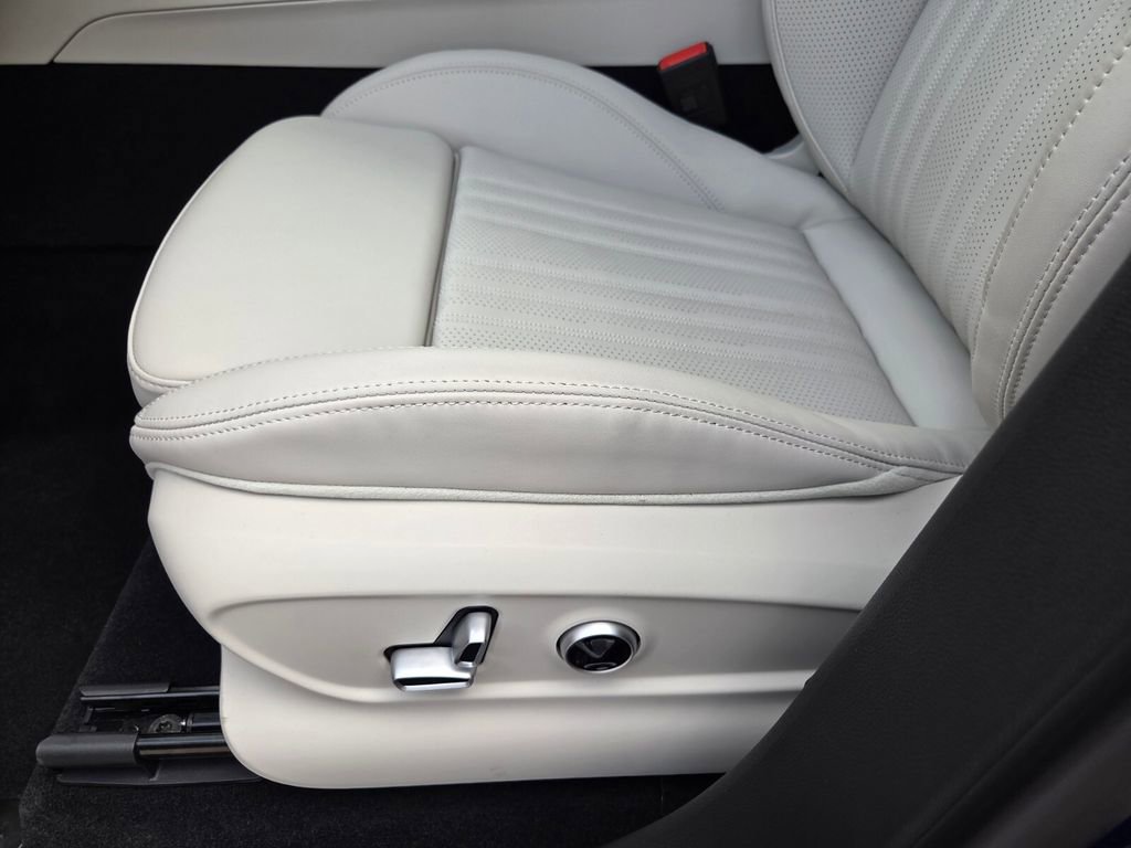 New 2026 Maserati Grecale Modena image 16