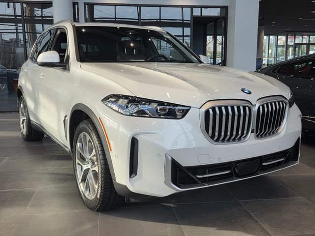 New 2026 BMW X5 xDrive40i w/ Premium Package image 3