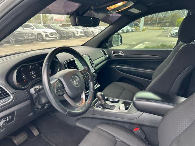Used 2019 Jeep Grand Cherokee Laredo RWD image 5