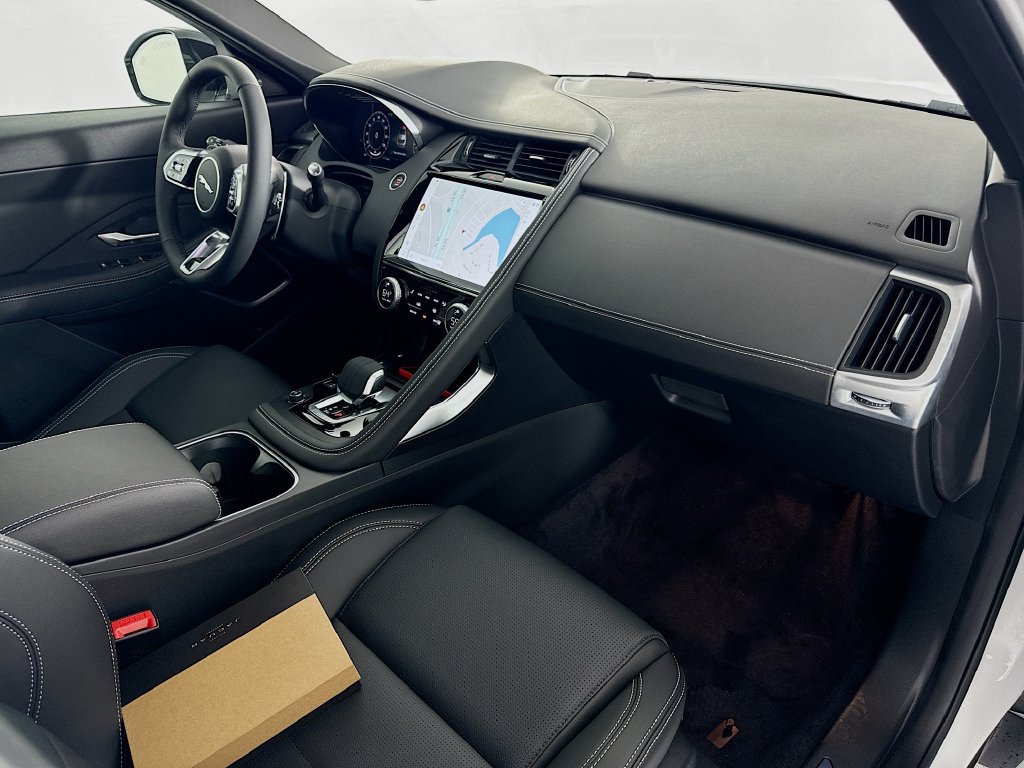 Used 2024 Jaguar E-PACE R-Dynamic SE AWD/4WD image 30