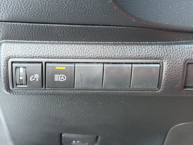 Used 2023 Toyota Corolla SE w/ SE Premium Package FWD image 25