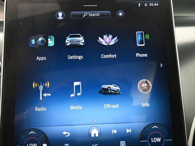 Used 2024 Mercedes-Benz GLC 300 4MATIC image 3