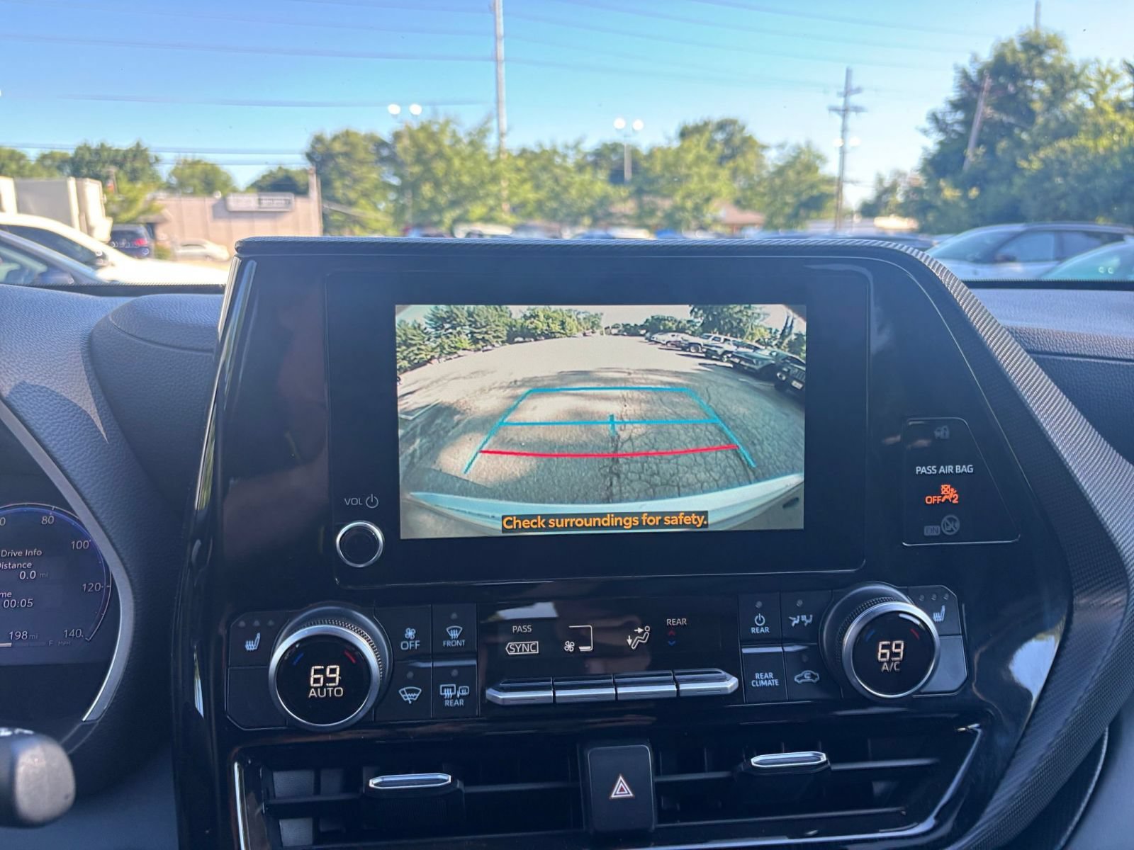 Used 2025 Toyota Highlander XSE AWD/4WD image 25