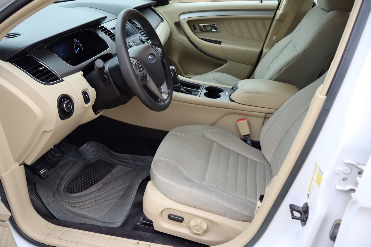 Used 2018 Ford Taurus SE FWD image 14