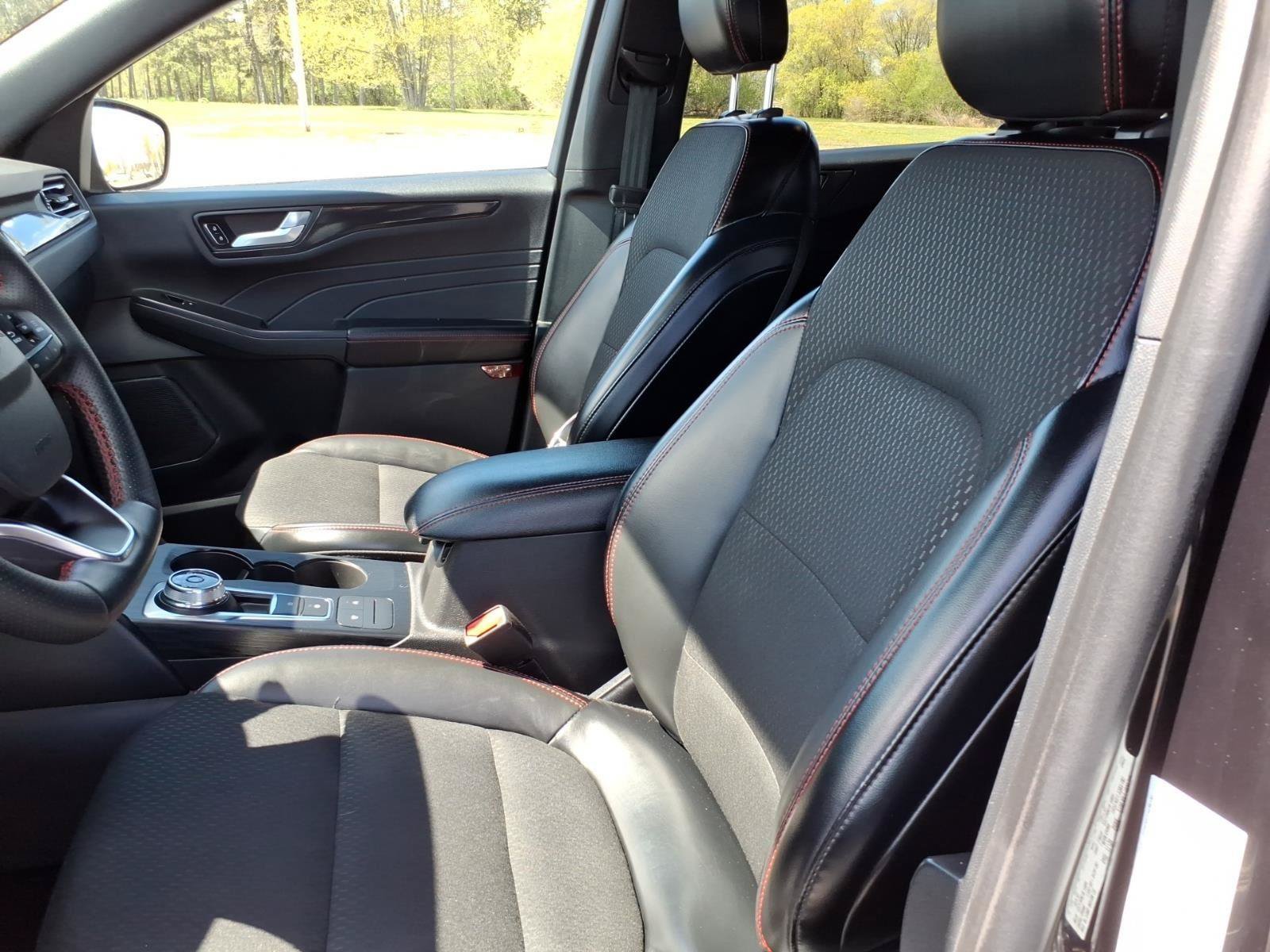 Used 2025 Ford Escape ST-Line Select AWD/4WD image 19