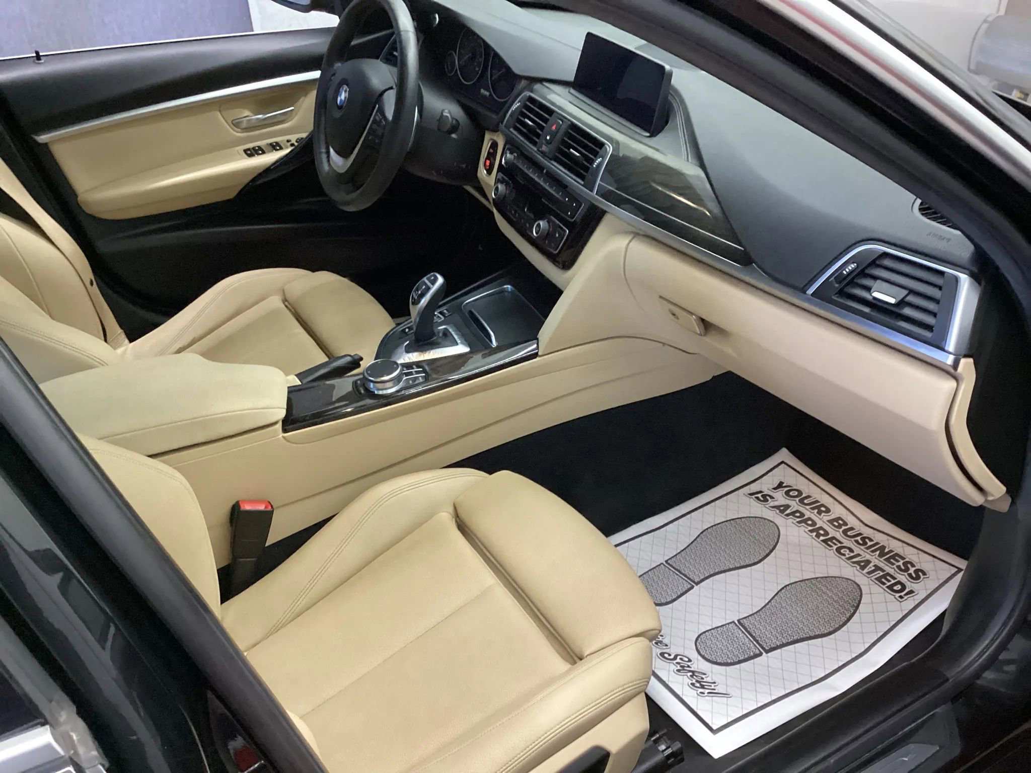 Used 2018 BMW 330i xDrive Sedan w/ Convenience Package AWD/4WD image 9