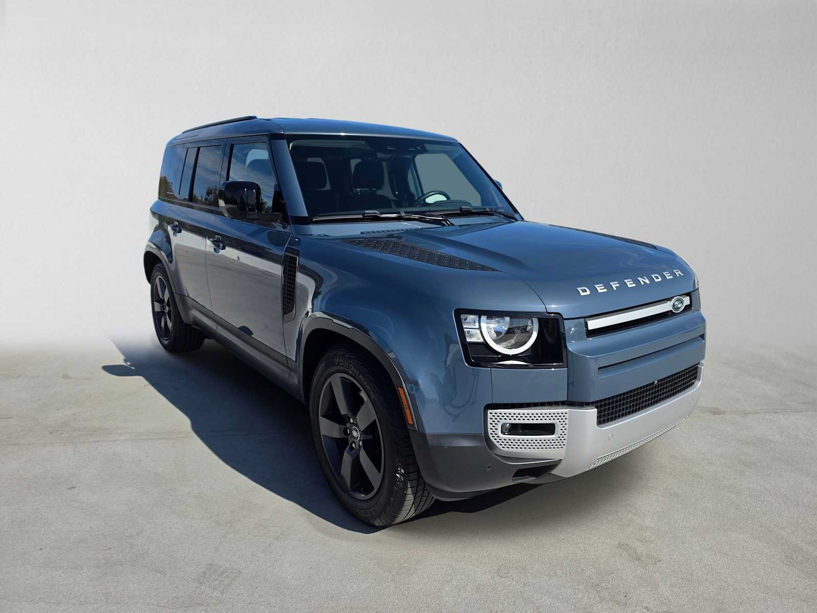 Used 2023 Land Rover Defender 110 AWD/4WD image 7