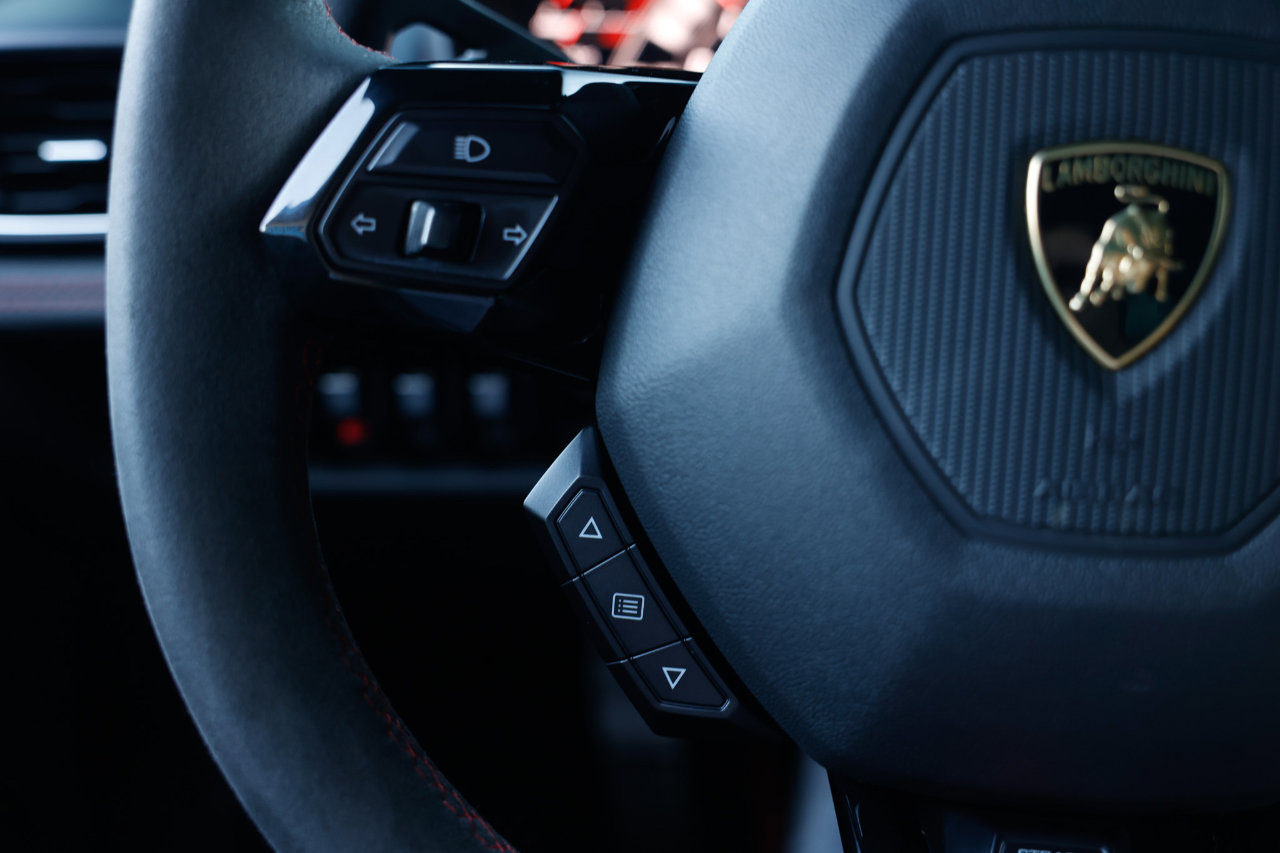 Used 2020 Lamborghini Huracan EVO image 26