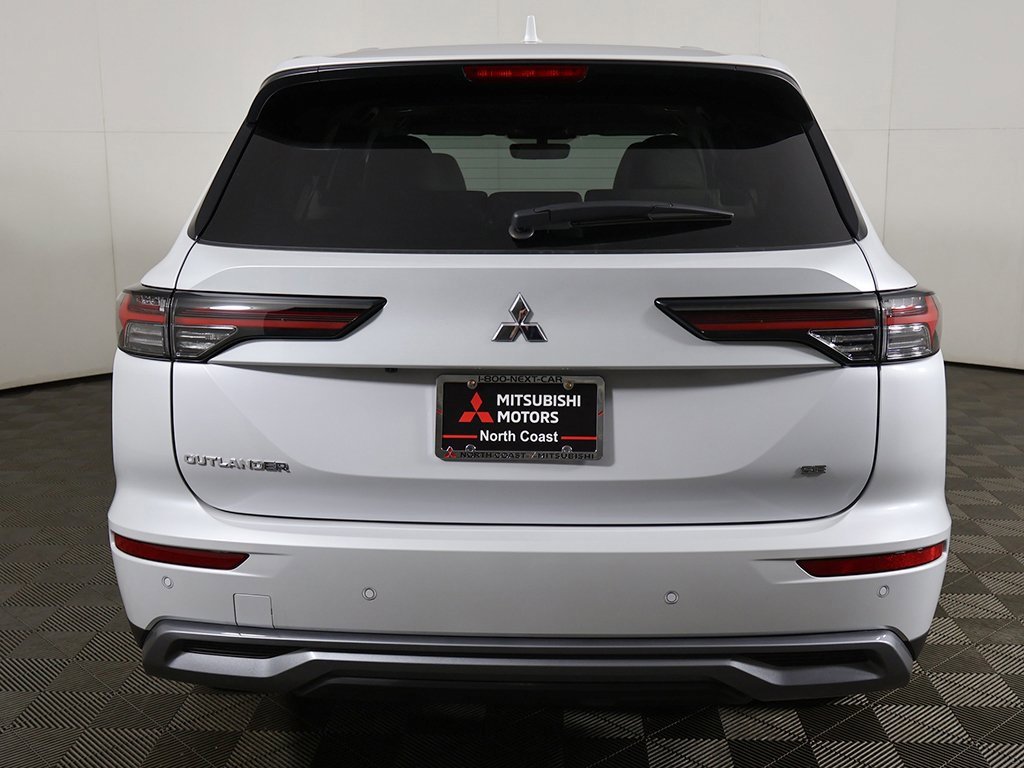 New 2025 Mitsubishi Outlander SE image 15