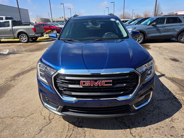 Used 2023 GMC Terrain SLE w/ Driver Convenience Package AWD/4WD image 4