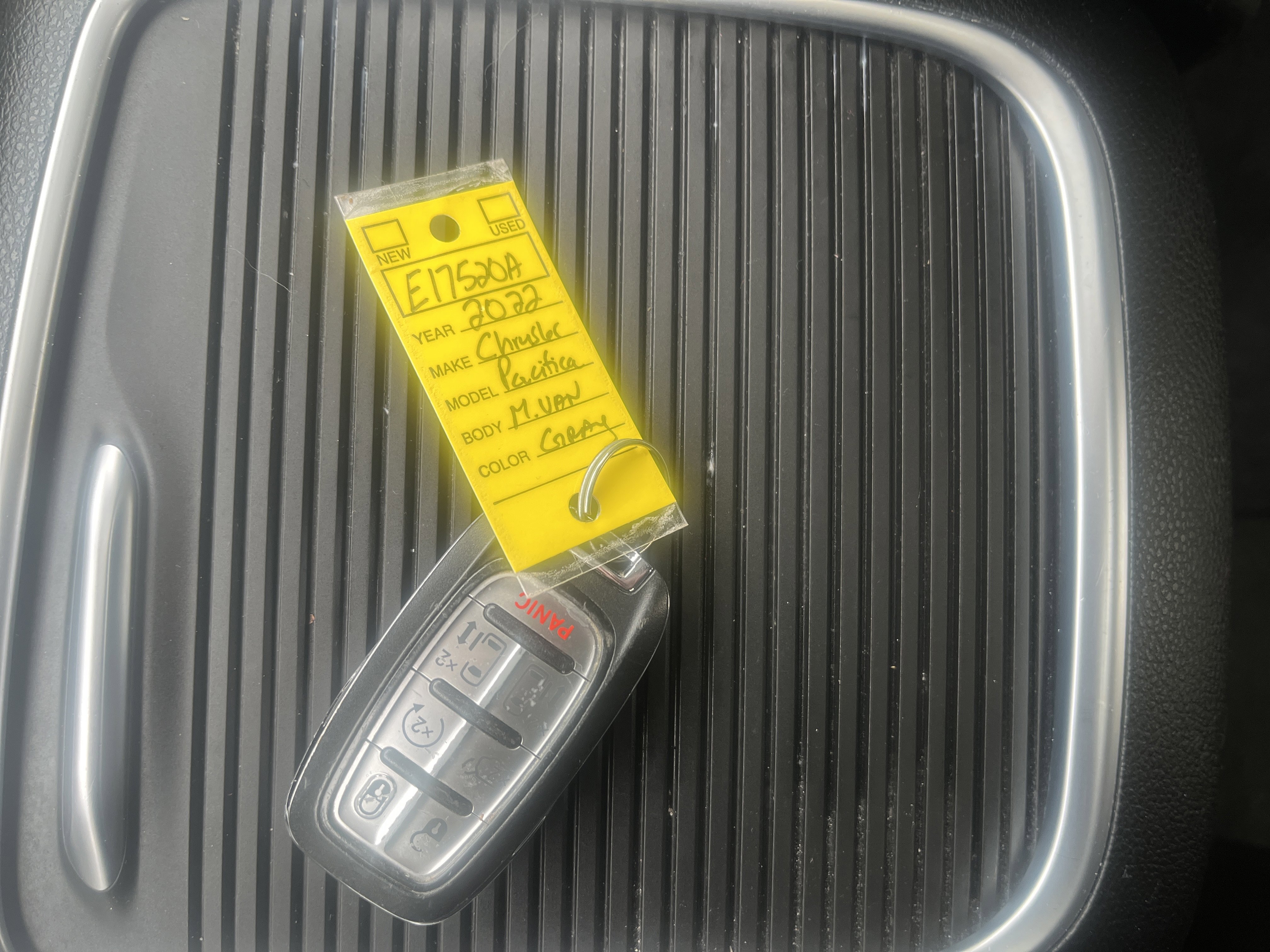 Used 2022 Chrysler Pacifica Limited FWD image 44