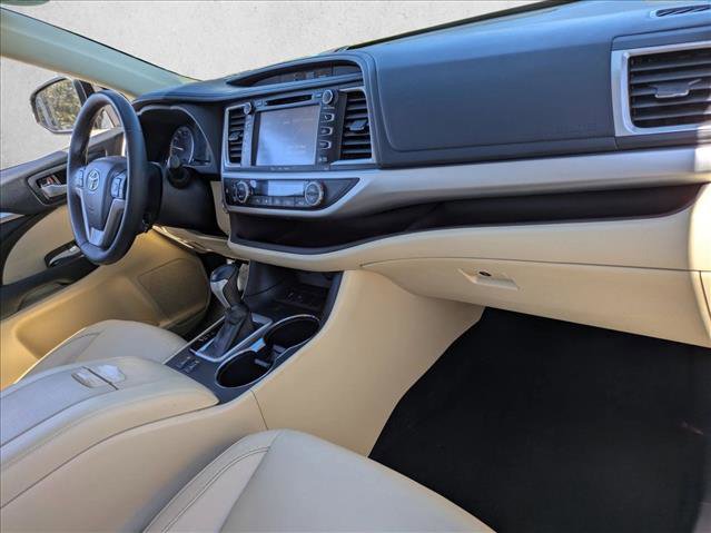 Used 2016 Toyota Highlander XLE image 25