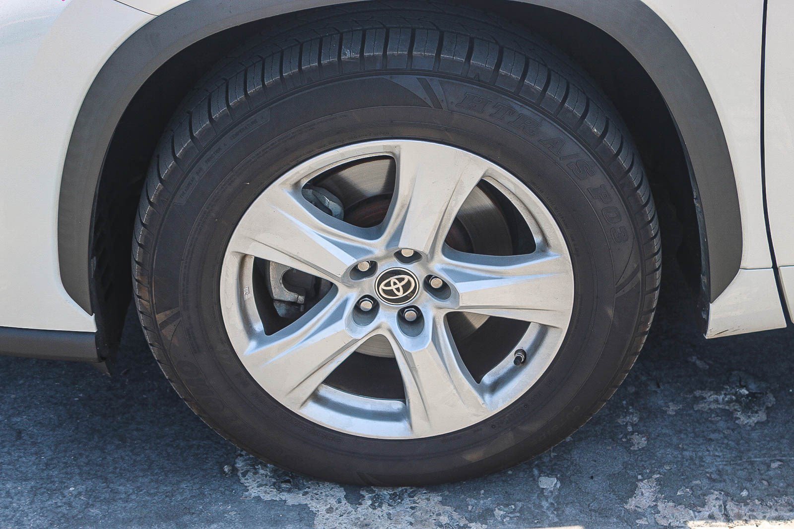 Used 2021 Toyota Highlander L FWD image 8