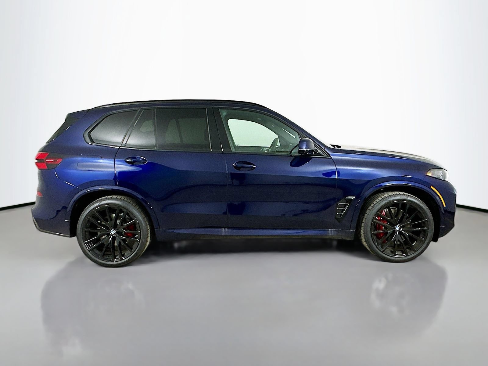 New 2026 BMW X5 xDrive40i w/ M Sport Package AWD/4WD image 4