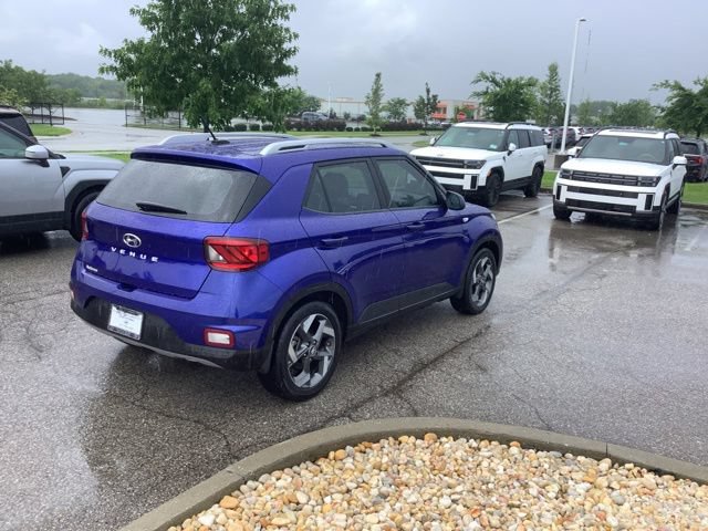 Certified 2025 Hyundai Venue SEL FWD image 7