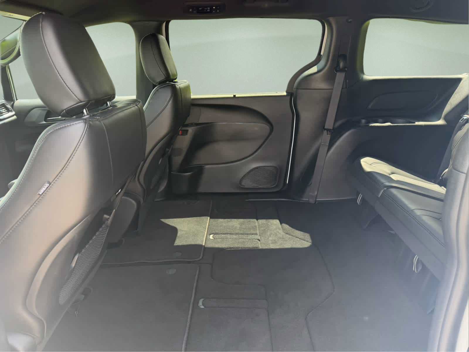 Used 2025 Chrysler Pacifica Select FWD image 32