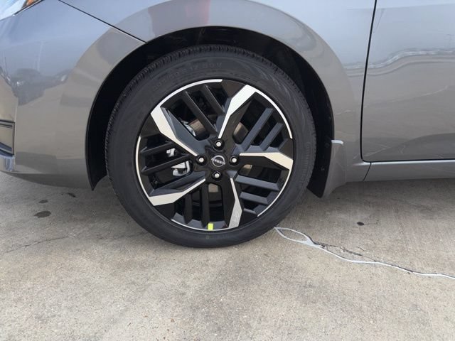 New 2025 Nissan Versa SR w/ Trunk Package FWD image 8