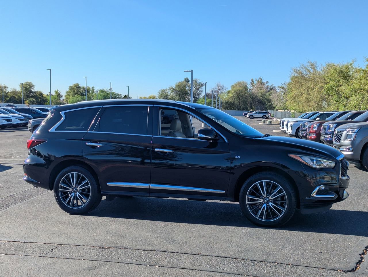 Used 2019 INFINITI QX60 Luxe w/ Essential Package image 6