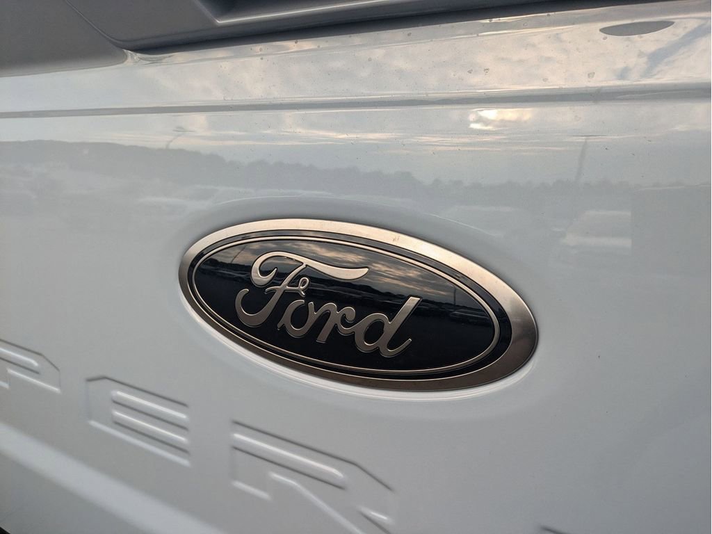 New 2026 Ford F250 Lariat w/ Black Appearance Package image 5