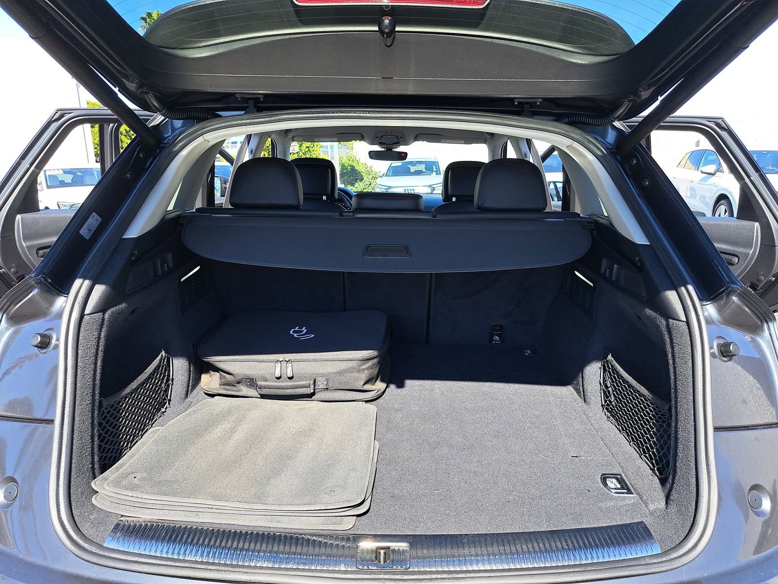 Used 2020 Audi Q5 e Premium w/ Convenience Package image 12